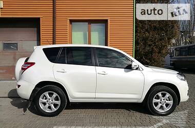 Позашляховик / Кросовер Toyota RAV4 2010 в 