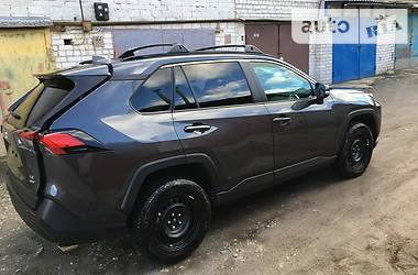 Позашляховик / Кросовер Toyota RAV4 2019 в Дніпрі