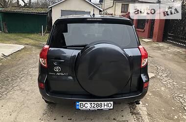 Позашляховик / Кросовер Toyota RAV4 2007 в 