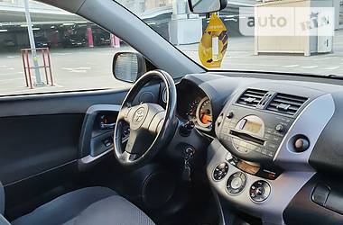 Позашляховик / Кросовер Toyota RAV4 2006 в 