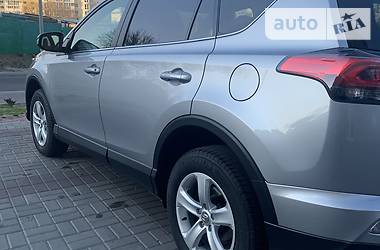 Позашляховик / Кросовер Toyota RAV4 2016 в 
