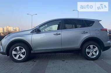 Позашляховик / Кросовер Toyota RAV4 2016 в 