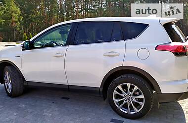 Позашляховик / Кросовер Toyota RAV4 2016 в 