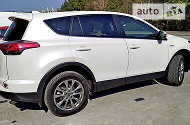 Позашляховик / Кросовер Toyota RAV4 2016 в 