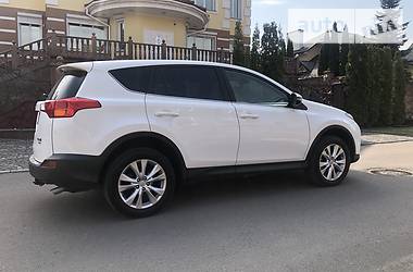 Позашляховик / Кросовер Toyota RAV4 2014 в 