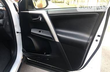 Позашляховик / Кросовер Toyota RAV4 2014 в 