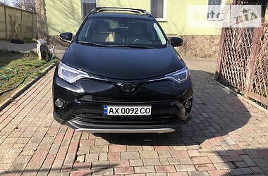 Позашляховик / Кросовер Toyota RAV4 2016 в 