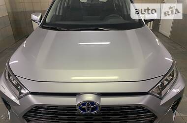Позашляховик / Кросовер Toyota RAV4 2019 в 