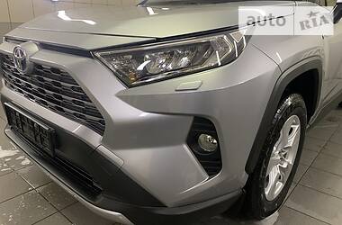 Позашляховик / Кросовер Toyota RAV4 2019 в 