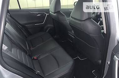 Позашляховик / Кросовер Toyota RAV4 2019 в 