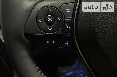 Позашляховик / Кросовер Toyota RAV4 2019 в 