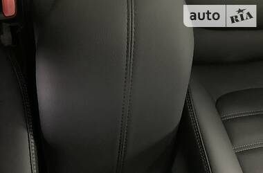 Позашляховик / Кросовер Toyota RAV4 2019 в 