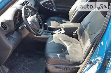 Внедорожник / Кроссовер Toyota RAV4 2010 в 