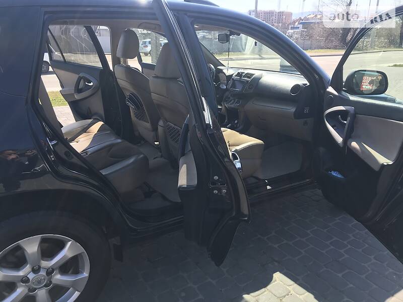 Позашляховик / Кросовер Toyota RAV4 2010 в Трускавці