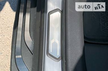 Позашляховик / Кросовер Toyota RAV4 2019 в 