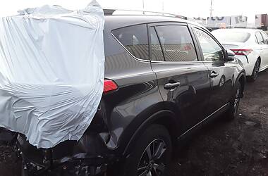 Позашляховик / Кросовер Toyota RAV4 2016 в 
