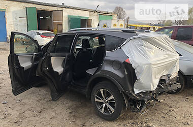 Позашляховик / Кросовер Toyota RAV4 2016 в 
