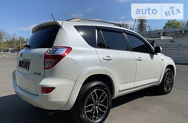 Позашляховик / Кросовер Toyota RAV4 2011 в 
