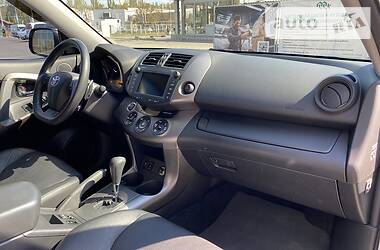 Позашляховик / Кросовер Toyota RAV4 2011 в 