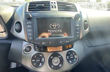 Позашляховик / Кросовер Toyota RAV4 2011 в 