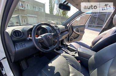 Позашляховик / Кросовер Toyota RAV4 2011 в 