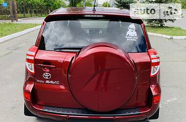 Позашляховик / Кросовер Toyota RAV4 2011 в 