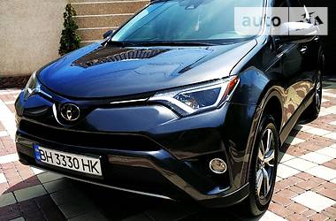 Позашляховик / Кросовер Toyota RAV4 2018 в 