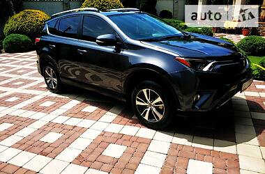 Позашляховик / Кросовер Toyota RAV4 2018 в 
