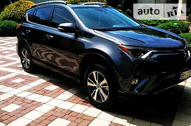 Позашляховик / Кросовер Toyota RAV4 2018 в 