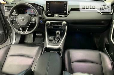Позашляховик / Кросовер Toyota RAV4 2019 в 