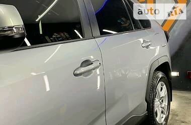 Позашляховик / Кросовер Toyota RAV4 2019 в 