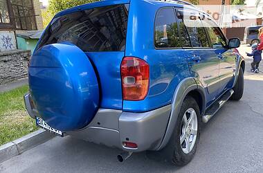 Позашляховик / Кросовер Toyota RAV4 2004 в 