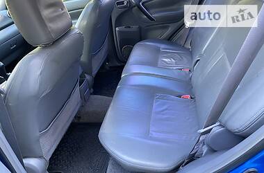Позашляховик / Кросовер Toyota RAV4 2004 в 