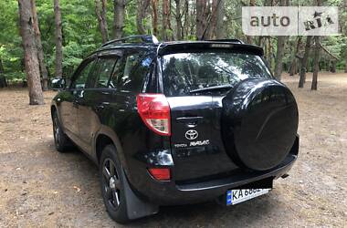 Внедорожник / Кроссовер Toyota RAV4 2006 в 
