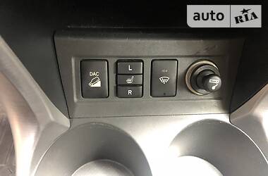 Внедорожник / Кроссовер Toyota RAV4 2006 в 