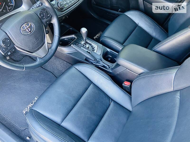 Позашляховик / Кросовер Toyota RAV4 2016 в Одесі
