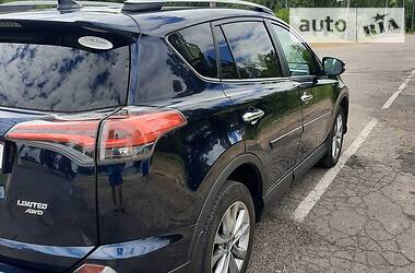 Позашляховик / Кросовер Toyota RAV4 2016 в 