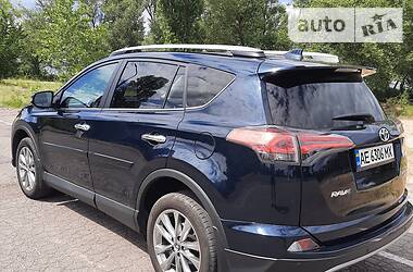 Позашляховик / Кросовер Toyota RAV4 2016 в 