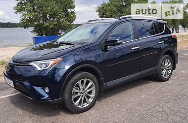 Позашляховик / Кросовер Toyota RAV4 2016 в 