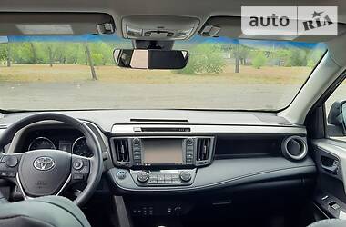 Позашляховик / Кросовер Toyota RAV4 2016 в 