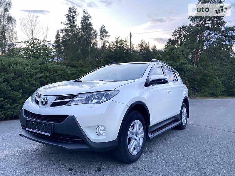 Позашляховик / Кросовер Toyota RAV4 2014 в Малині