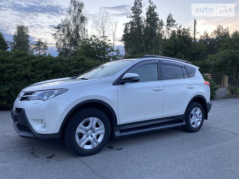 Позашляховик / Кросовер Toyota RAV4 2014 в Малині