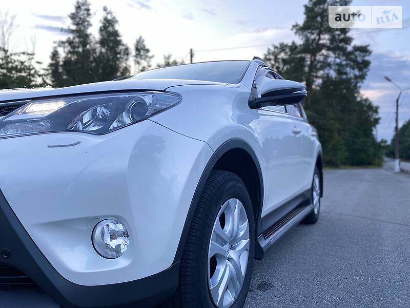 Позашляховик / Кросовер Toyota RAV4 2014 в Малині