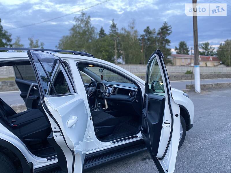 Позашляховик / Кросовер Toyota RAV4 2014 в Малині