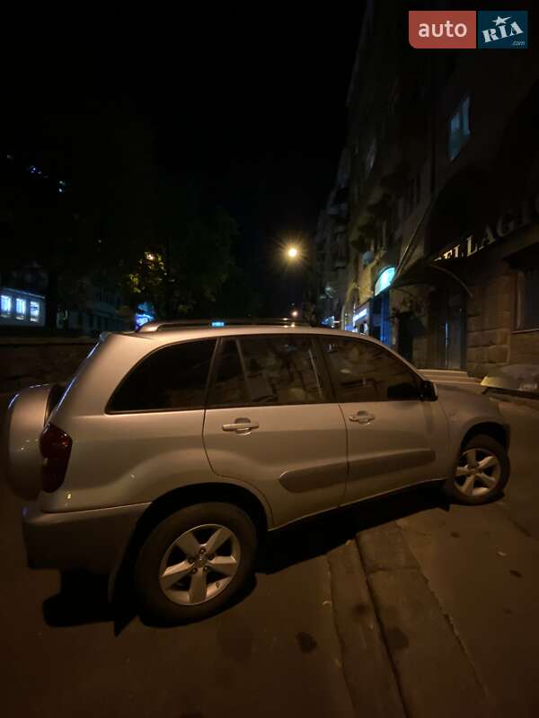 Внедорожник / Кроссовер Toyota RAV4 2004 в Киеве