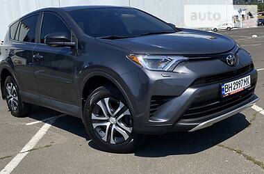 Позашляховик / Кросовер Toyota RAV4 2017 в 