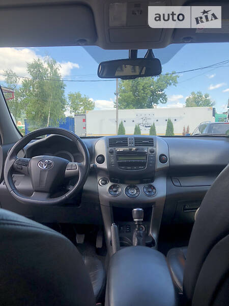 Позашляховик / Кросовер Toyota RAV4 2010 в Хусті