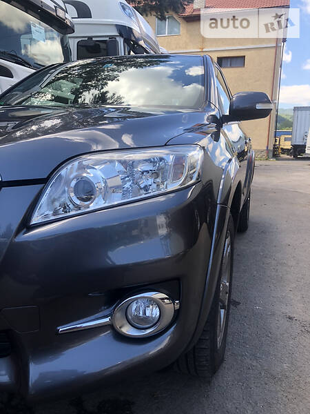 Позашляховик / Кросовер Toyota RAV4 2010 в Хусті