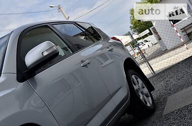 Внедорожник / Кроссовер Toyota RAV4 2011 в 