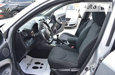Внедорожник / Кроссовер Toyota RAV4 2011 в 
